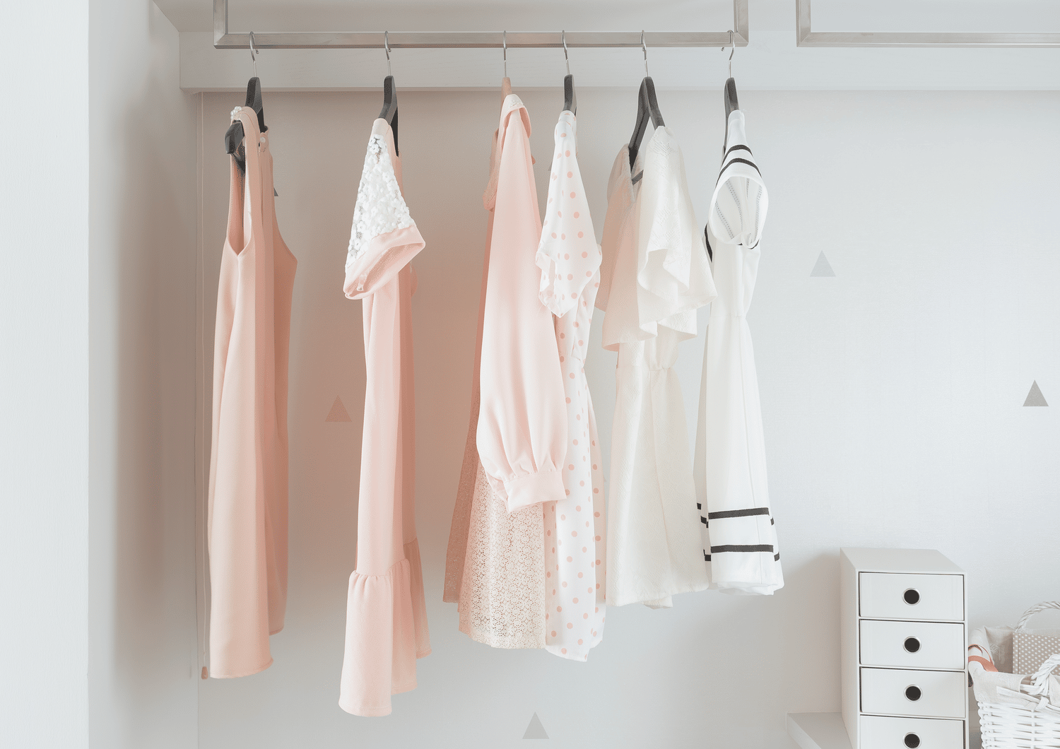 Wall-Mounted Hanging Rails 3 Wall-mounted hanging rails