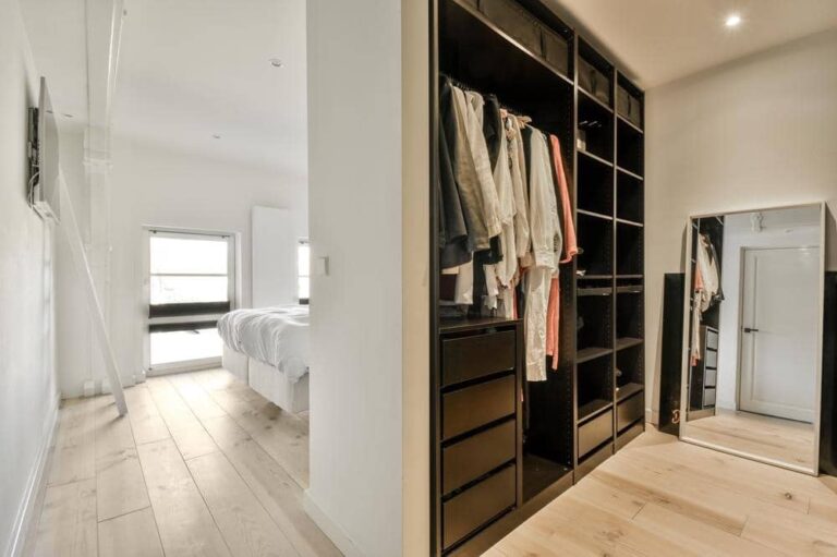 How to Turn a Room Into a Closet in 10 Steps: Easy Guide
